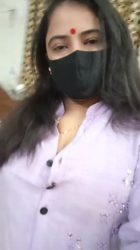 Sexy slutty boudi fingering with 2 fingers.