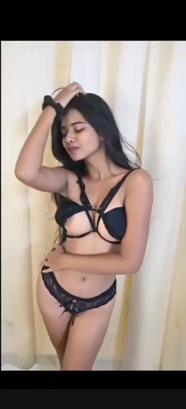 Barsha hot bong model nipple flash during erotic photo shoot 22