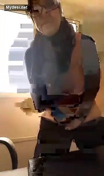 Aunty Showing she is wet at Office