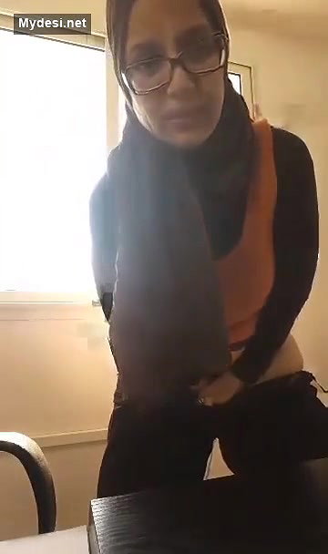 Aunty Showing she is wet at Office