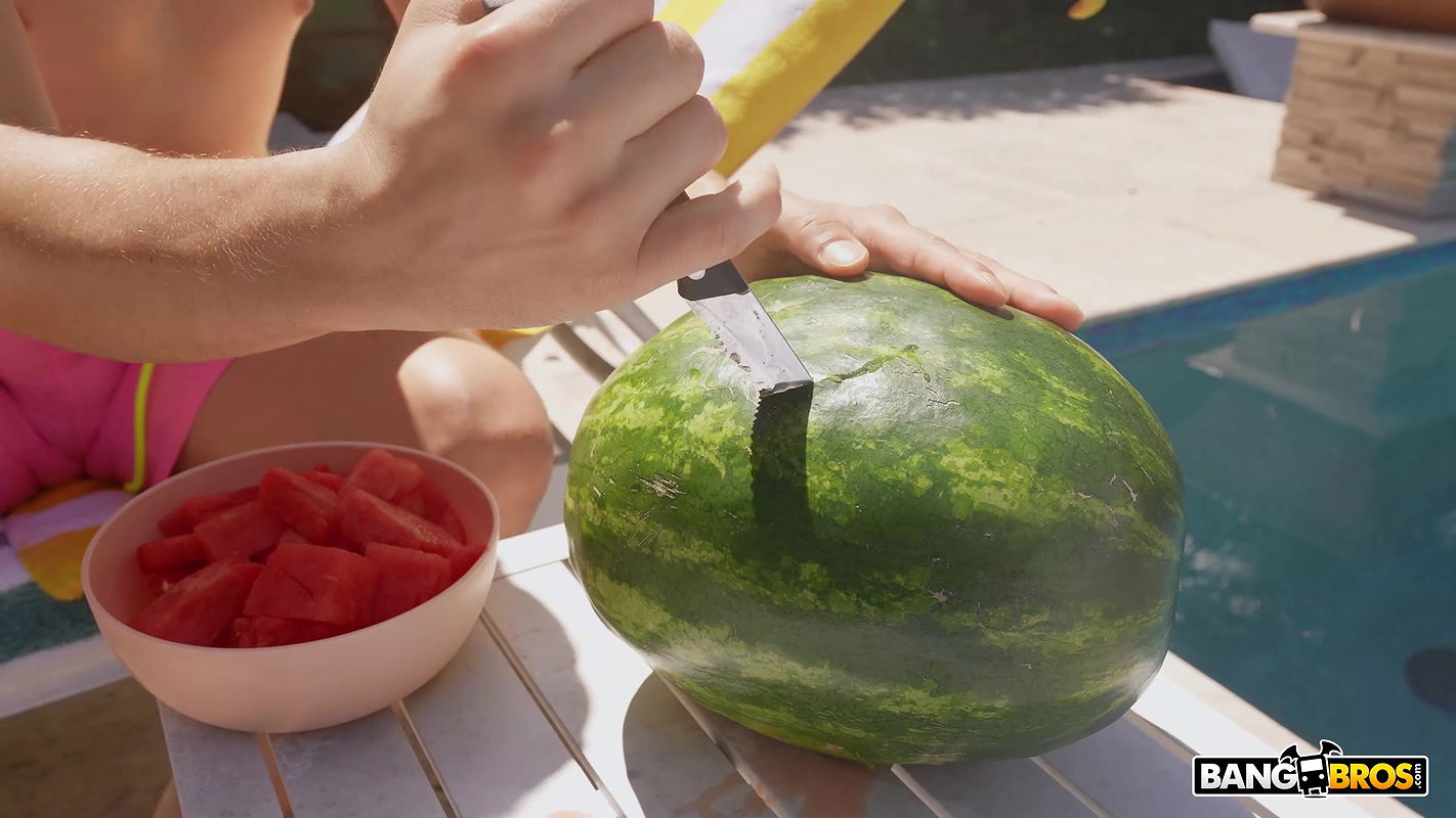 Big Tits Round Asses with Tiamaria in Fuck My Melons