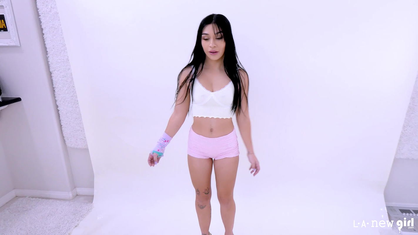 LA New Girl with Delilah Dagger in Episode 441