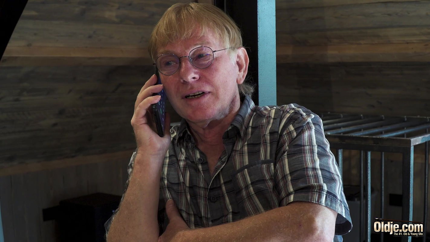 Oldje with Becky California in The Magic Photoshoot – Episode 954