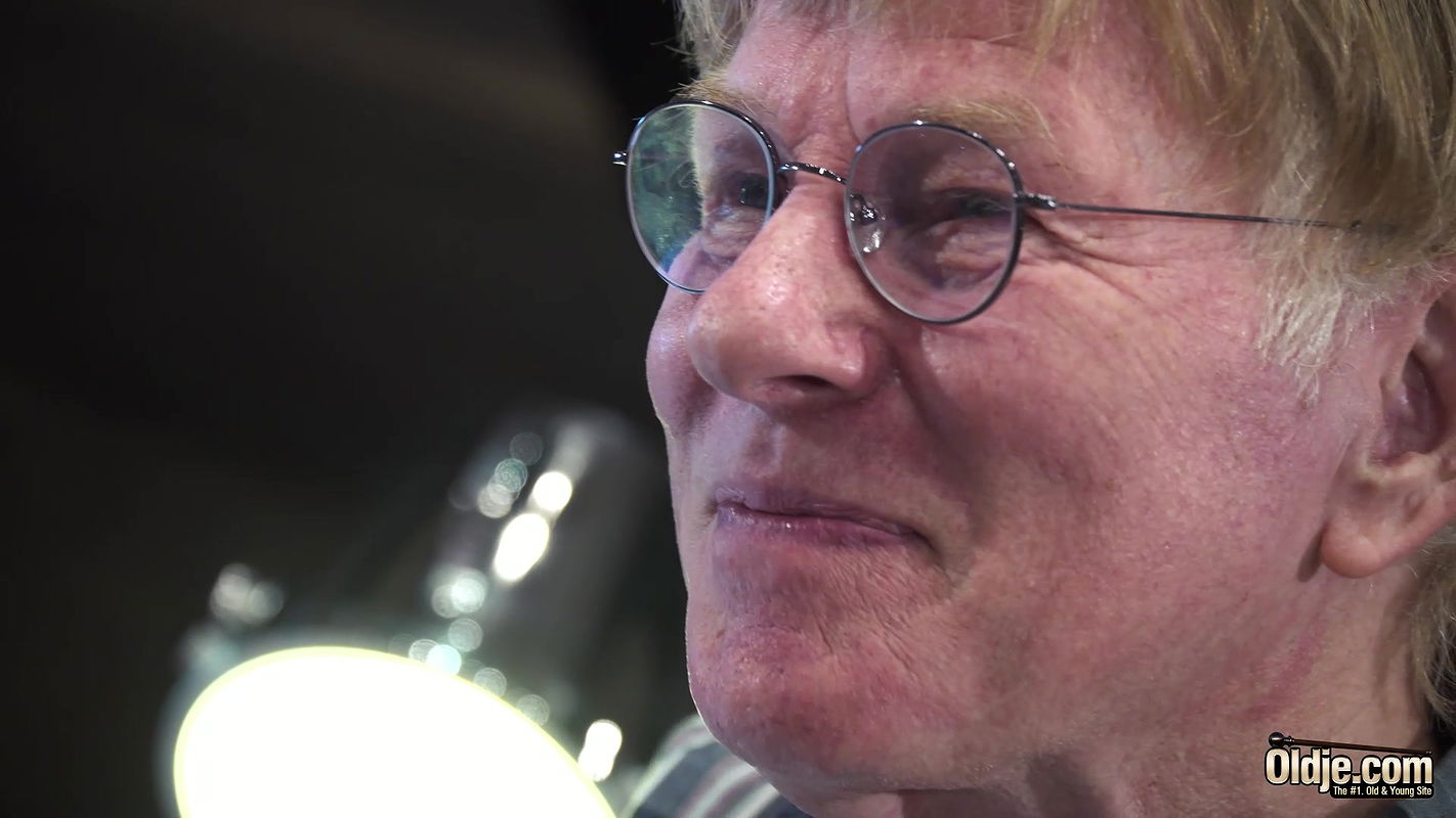 Oldje with Becky California in The Magic Photoshoot – Episode 954