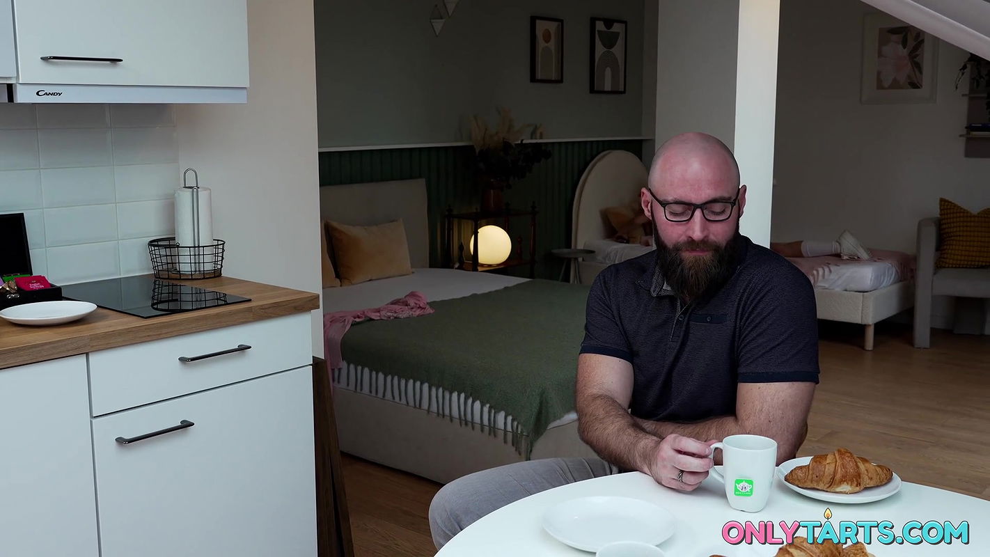 Only Tarts with Noi Feja in I Fuck Better Than Your Wife, Sir