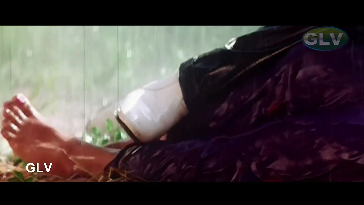 Pragthi Rare Wet Ass Boob press Seduving Song Vaazhga Jananayagam 1996 1080p 22