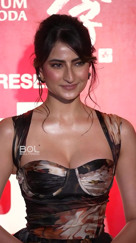 NEPO TEMPTRESS PALAK TIWARI JUICY BOUNCING BOOBS OPEN CLEAVAGE WILD EXPOSE UUFFF 24