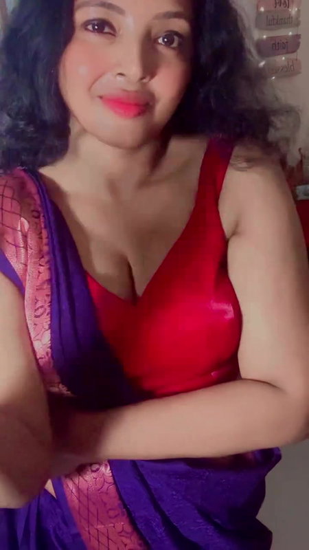 Malayalam Porn Director Lakshmi Deeptha Sexy Navel,Boobs show in pink Saree 22