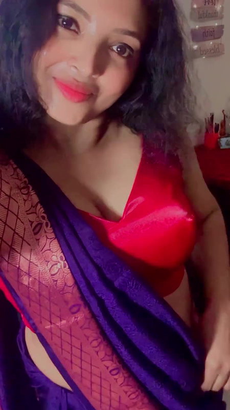 Malayalam Porn Director Lakshmi Deeptha Sexy Navel,Boobs show in pink Saree 22