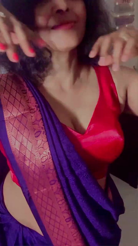 Malayalam Porn Director Lakshmi Deeptha Sexy Navel,Boobs show in pink Saree 22