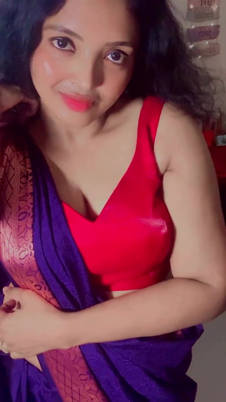 Malayalam Porn Director Lakshmi Deeptha Sexy Navel,Boobs show in pink Saree 22