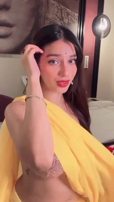 KHUSHI VERMA BOMBSHELL BOOBS IN SAREE 22