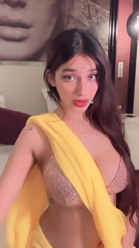 KHUSHI VERMA BOMBSHELL BOOBS IN SAREE 22