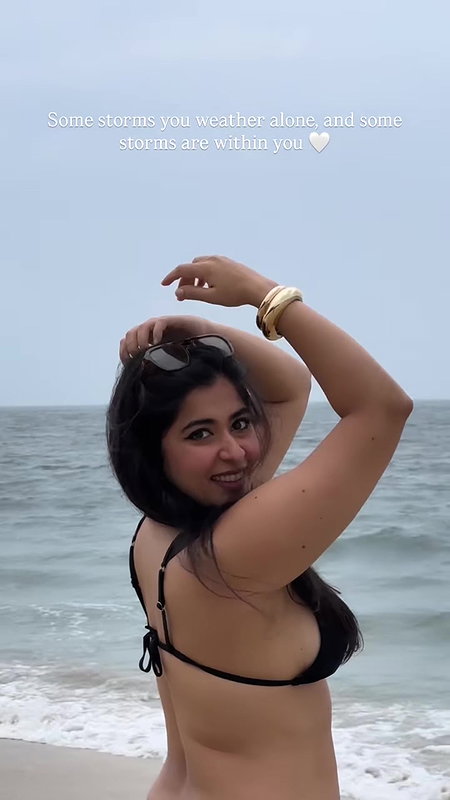 NIKITA BOLD SEDUCTRESS BACKLESS FAPWORTHY LOOKS 22