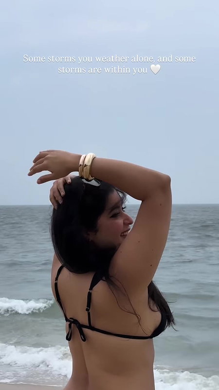 NIKITA BOLD SEDUCTRESS BACKLESS FAPWORTHY LOOKS 22