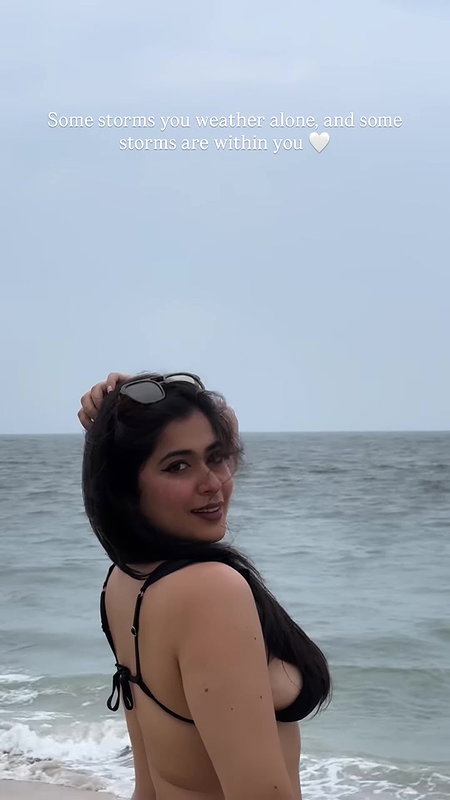 NIKITA BOLD SEDUCTRESS BACKLESS FAPWORTHY LOOKS 22