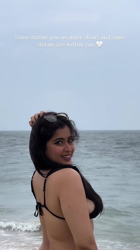 NIKITA BOLD SEDUCTRESS BACKLESS FAPWORTHY LOOKS 22