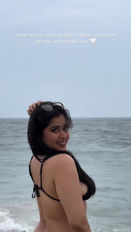 NIKITA BOLD SEDUCTRESS BACKLESS FAPWORTHY LOOKS 22