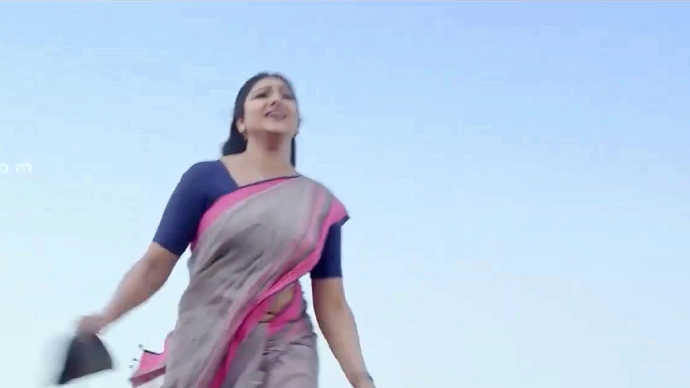 Abhirami Sexy Navel Slips in Saree- Ottakkorukaamukan 22