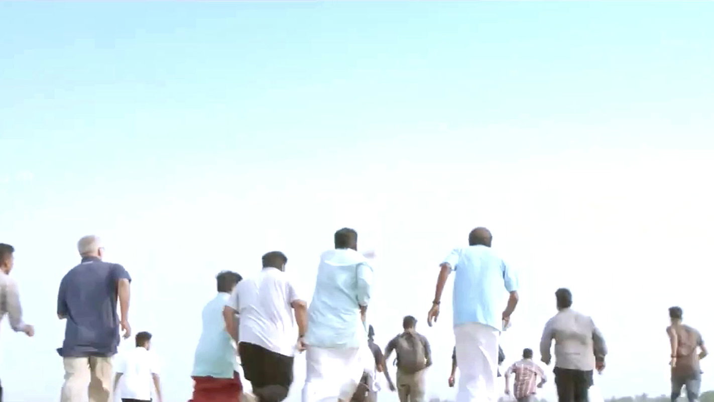 Abhirami Sexy Navel Slips in Saree- Ottakkorukaamukan 22