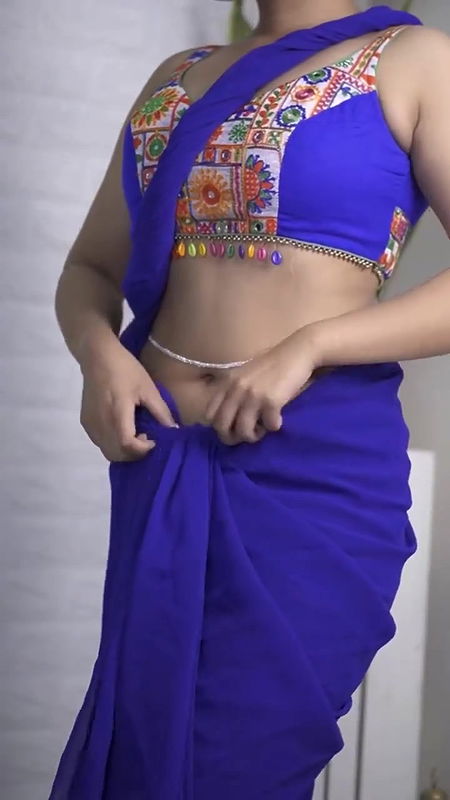 HEER RATHI SEXY MILKY NAVEL IN SAREE UUFFF 22