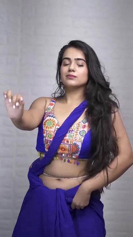 HEER RATHI SEXY MILKY NAVEL IN SAREE UUFFF 22
