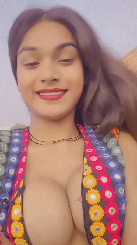 DESI BABE SLUTTY WIDE OPEN TOP EROTIC TEASE 22