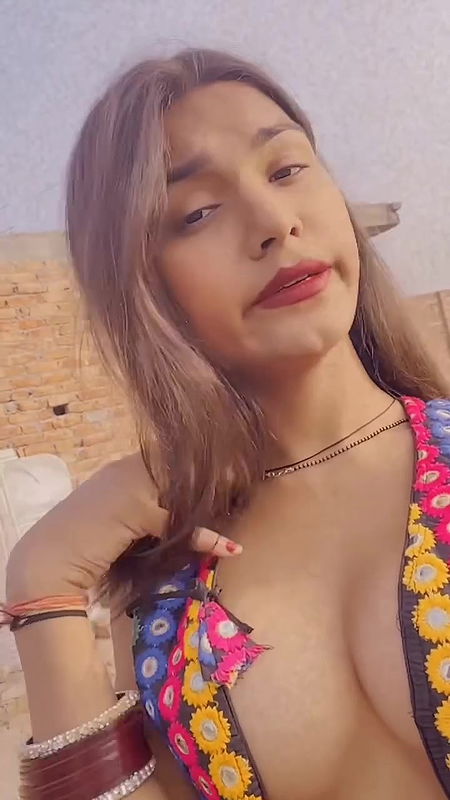 DESI BABE SLUTTY WIDE OPEN TOP EROTIC TEASE 22