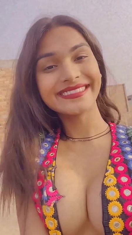 DESI BABE SLUTTY WIDE OPEN TOP EROTIC TEASE 22