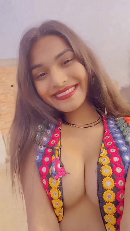 DESI BABE SLUTTY WIDE OPEN TOP EROTIC TEASE 22