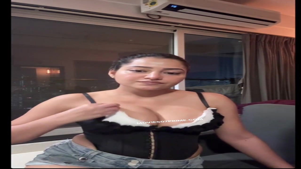 Simran Kaur VIP Live, Deep Cleavage and Armpit Show 22