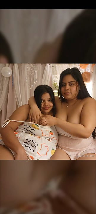 Ameesha famous model tease with her friends nipple sucking live 22