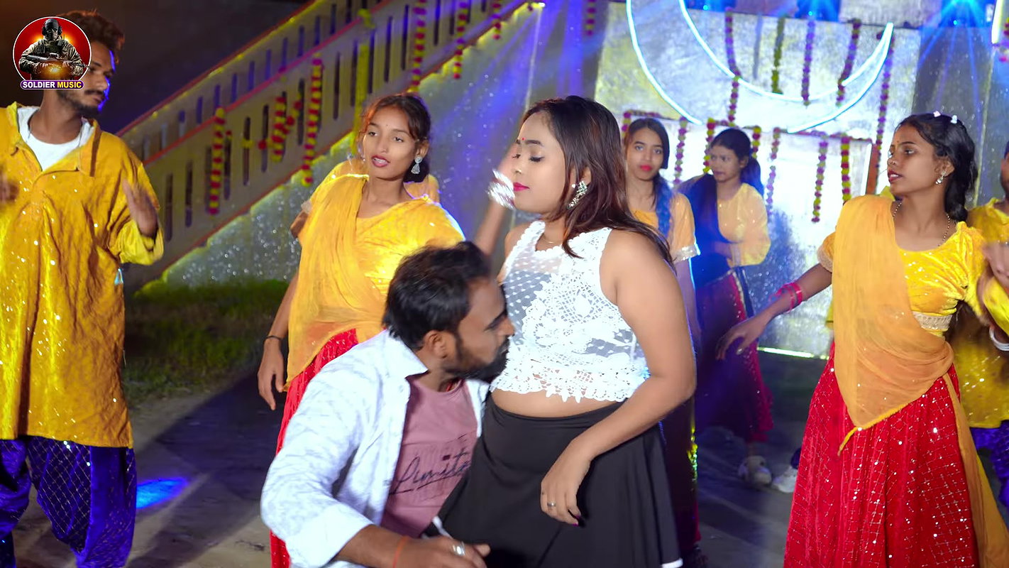 Chanda boobs pressed, rubbed & felt, navel grab, back press, cleavage show 24