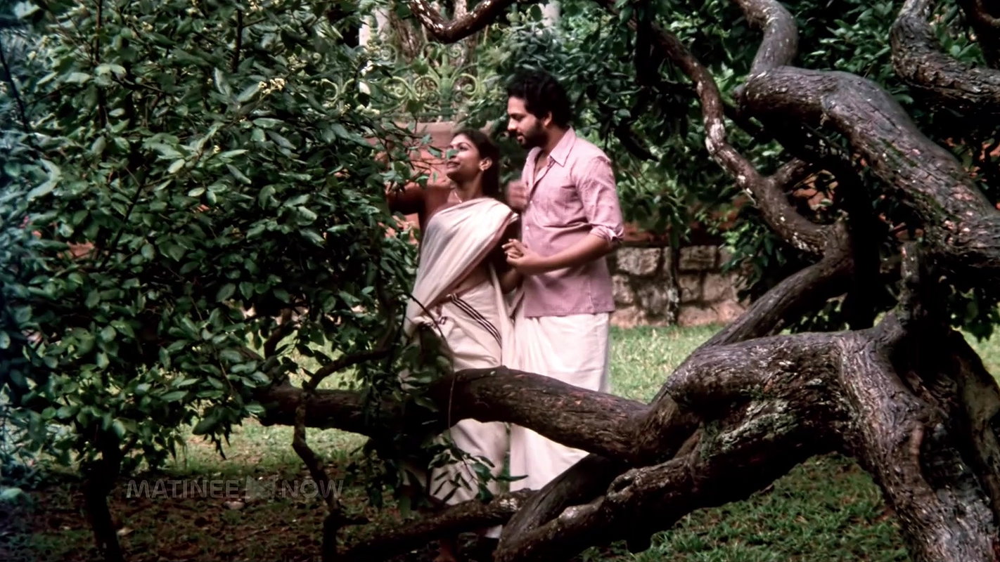 Ragini and Subga Hot Navel Scenes and molesting from Kaiyum Thalayum Purathidaruthe 22