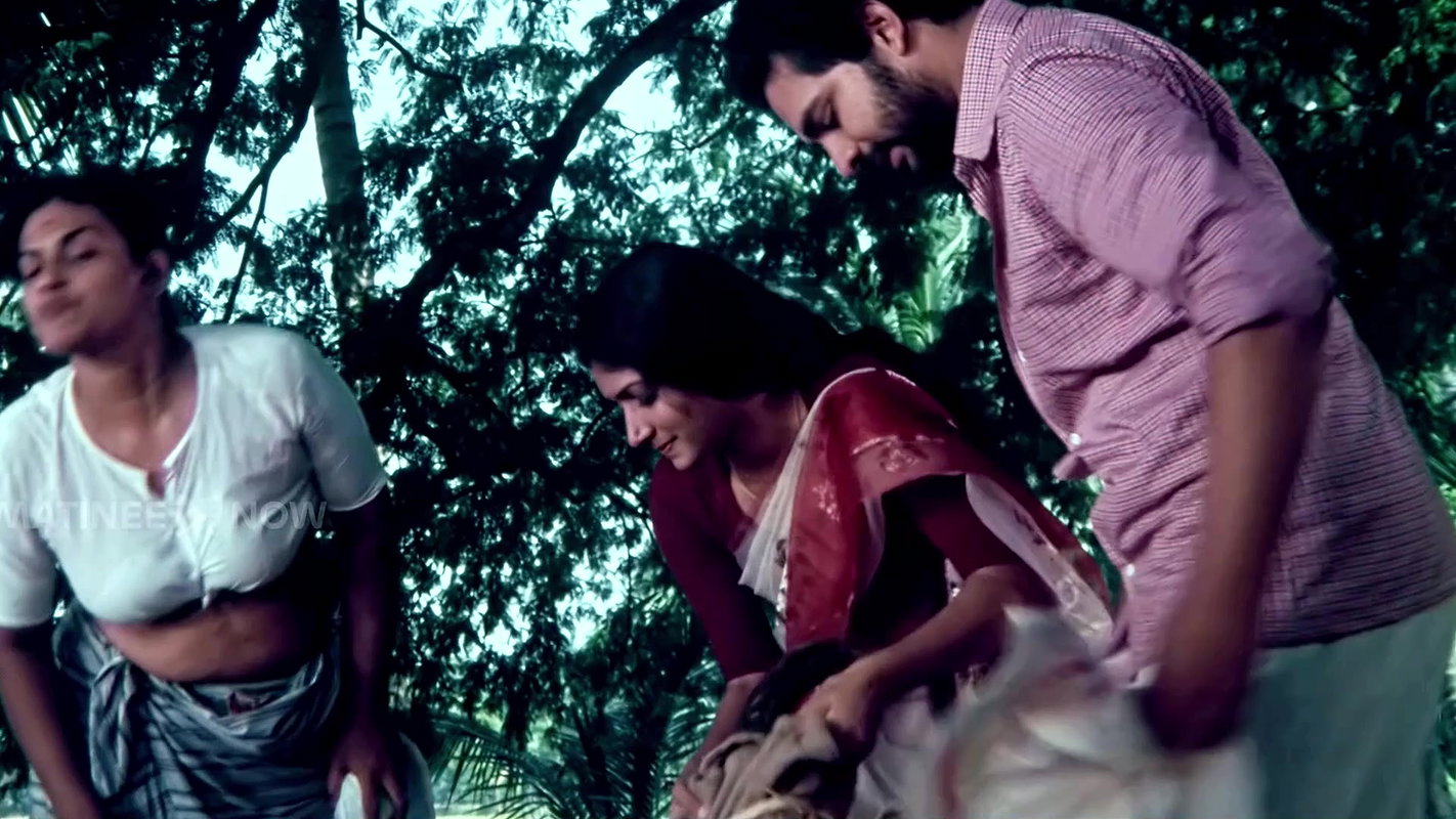 Ragini and Subga Hot Navel Scenes and molesting from Kaiyum Thalayum Purathidaruthe 22