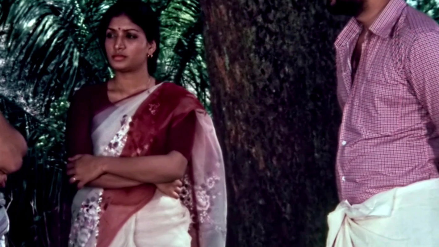 Ragini and Subga Hot Navel Scenes and molesting from Kaiyum Thalayum Purathidaruthe 22