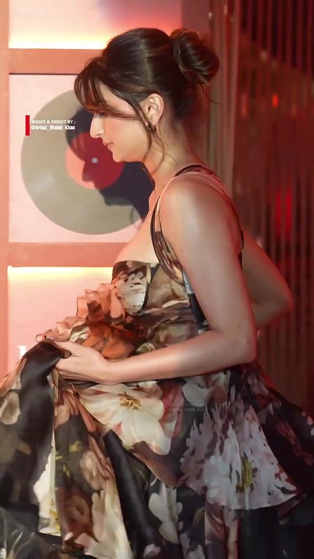 NEPO TEMPTRESS PALAK TIWARI JUICY BOUNCING BOOBS OPEN CLEAVAGE WILD EXPOSE UUFFF 26