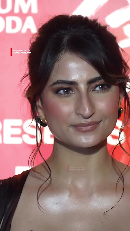 NEPO TEMPTRESS PALAK TIWARI JUICY BOUNCING BOOBS OPEN CLEAVAGE WILD EXPOSE UUFFF 26