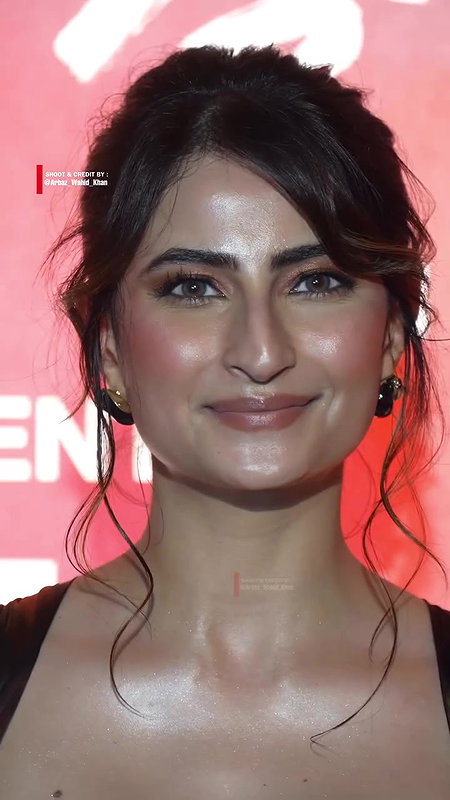 NEPO TEMPTRESS PALAK TIWARI JUICY BOUNCING BOOBS OPEN CLEAVAGE WILD EXPOSE UUFFF 26