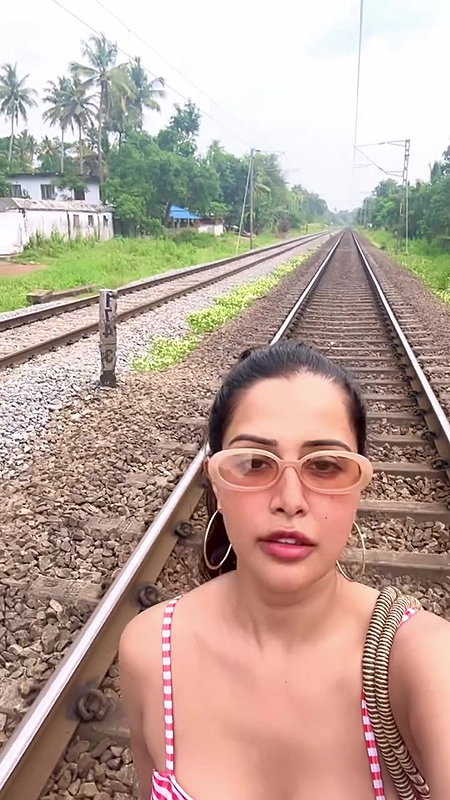 Actress Raiza Wilson huge milky boobs popout and armpit show 22