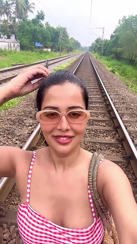 Actress Raiza Wilson huge milky boobs popout and armpit show 22