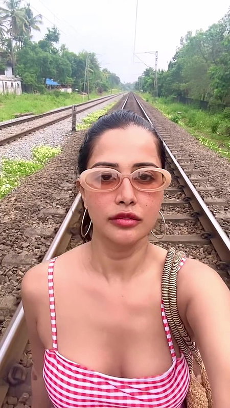 Actress Raiza Wilson huge milky boobs popout and armpit show 22