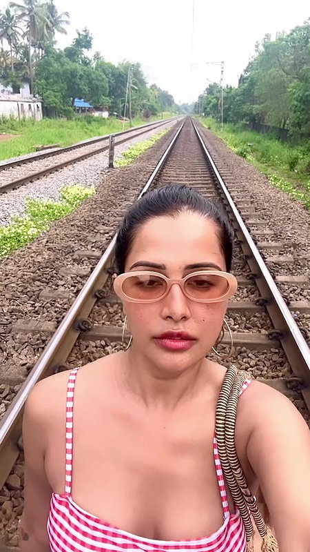 Actress Raiza Wilson huge milky boobs popout and armpit show 22