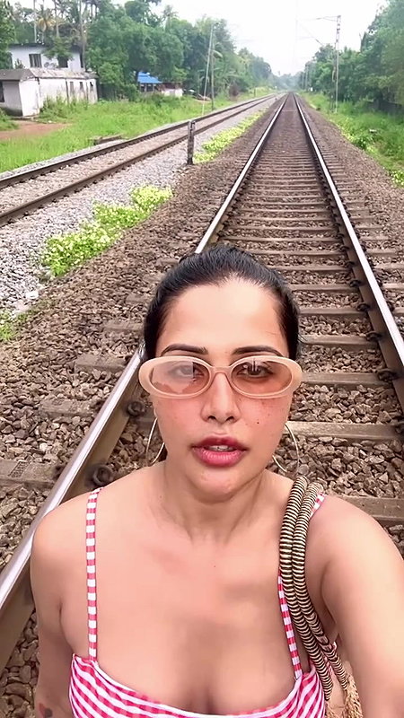 Actress Raiza Wilson huge milky boobs popout and armpit show 22