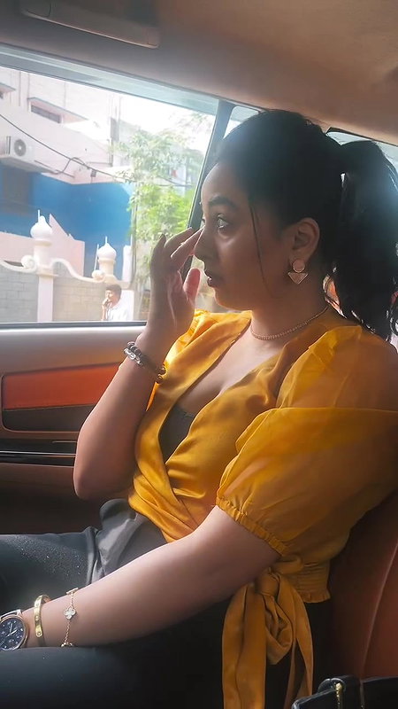 Actress Srusti Dange hot boobs jiggling in car 22