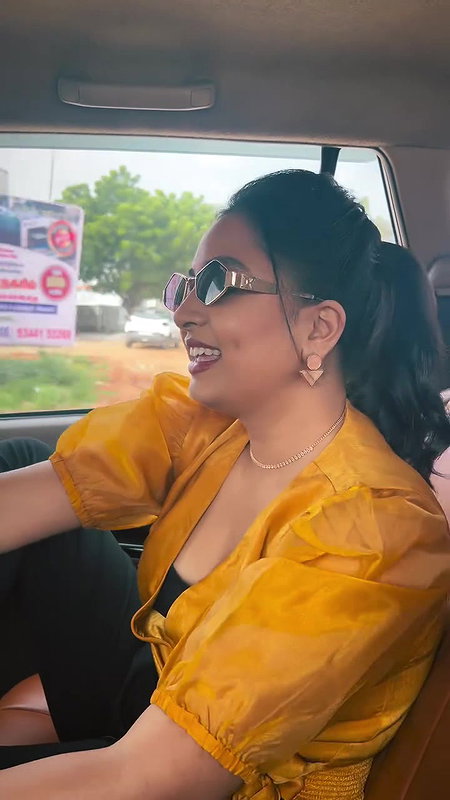 Actress Srusti Dange hot boobs jiggling in car 22