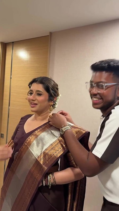 Vijay TV Anchor Priyanka saree wearing by unknown guy 22