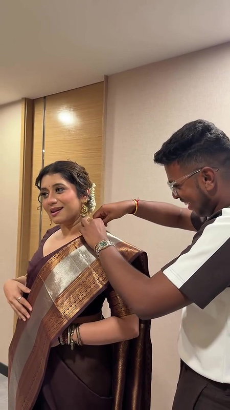 Vijay TV Anchor Priyanka saree wearing by unknown guy 22