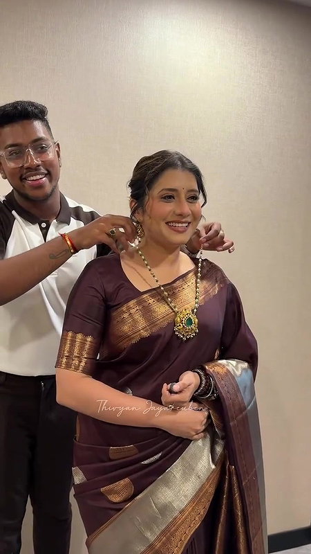 Vijay TV Anchor Priyanka saree wearing by unknown guy 22