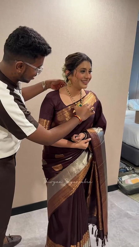 Vijay TV Anchor Priyanka saree wearing by unknown guy 22